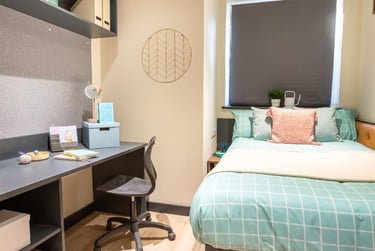 1 bed studio, Upper North Street, Brighton, BN24AA - Image 1